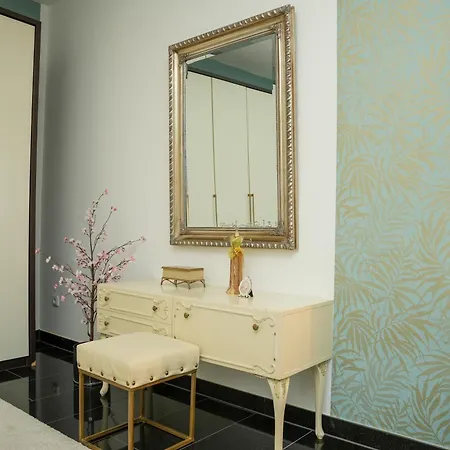 Luxurioese Eg Essen, Messe Nah إسن