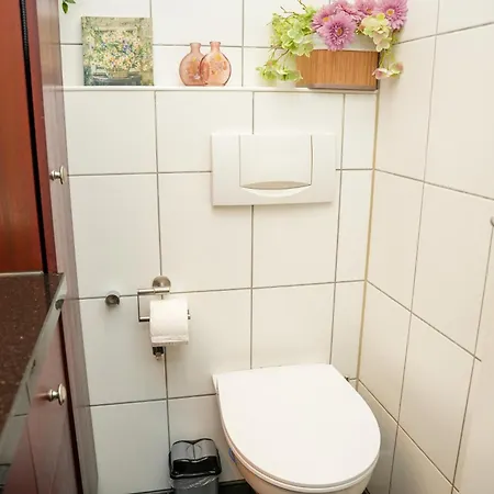 Luxurioese Eg Essen, Messe Nah إسن