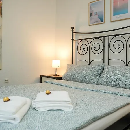 Luxurioese Eg Essen, Messe Nah * إسن