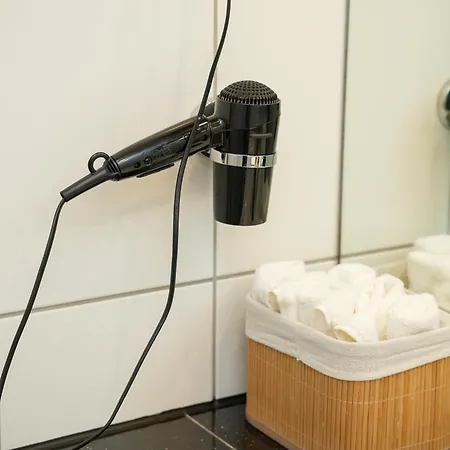 Luxurioese Eg Essen, Messe Nah إسن