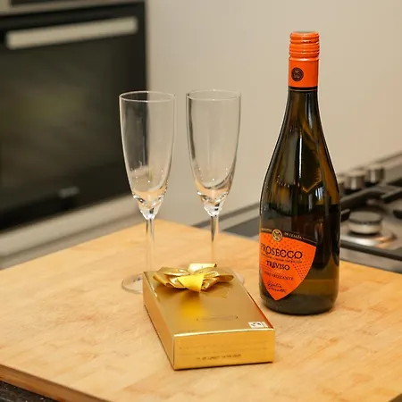 Luxurioese Eg Essen, Messe Nah * إسن