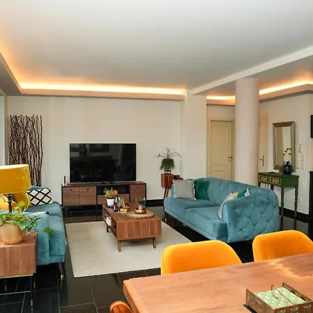 Luxurioese Eg Essen, Messe Nah * إسن